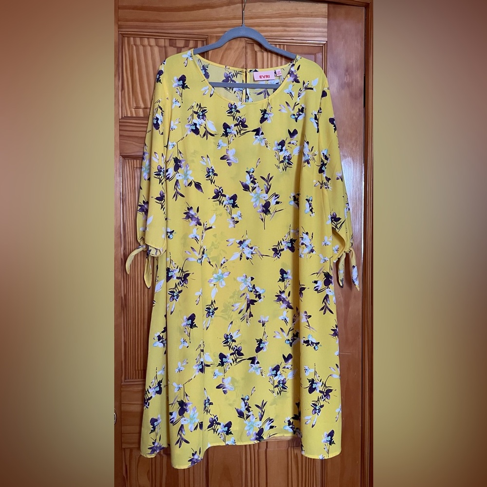 NWOT Floral Sundress with 3/4 Tie Sleeves